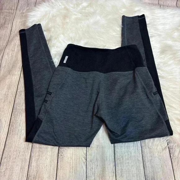 Zella gray striped, black leggings with zippered pockets size S - Picture 4 of 5